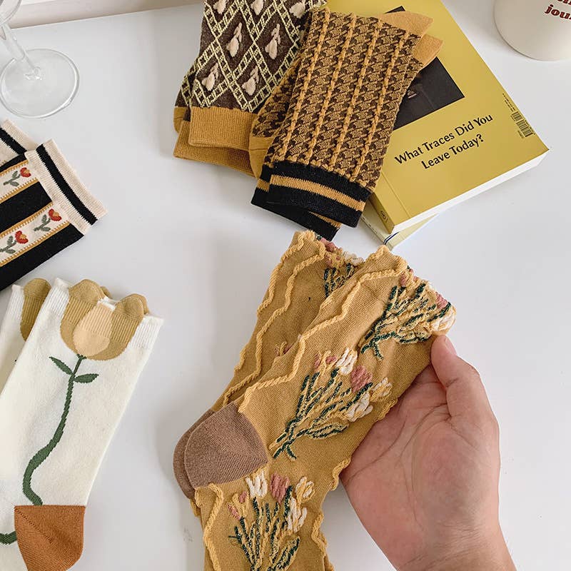 Brown retro flower breathable mid-tube women's socks