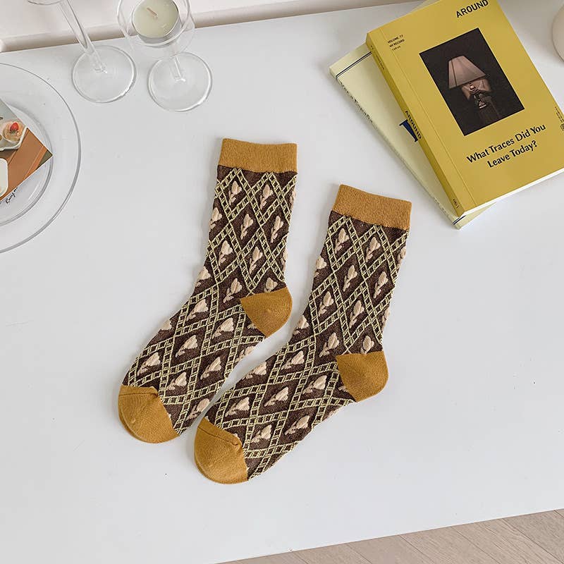 Brown retro flower breathable mid-tube women's socks