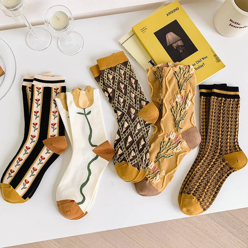 Brown retro flower breathable mid-tube women's socks