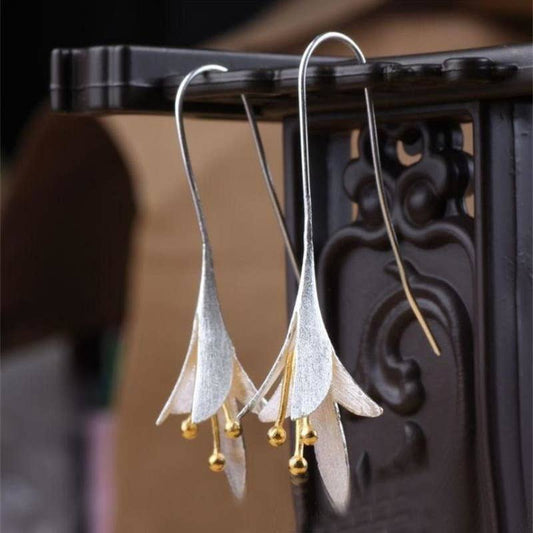 Creative lily shape earrings